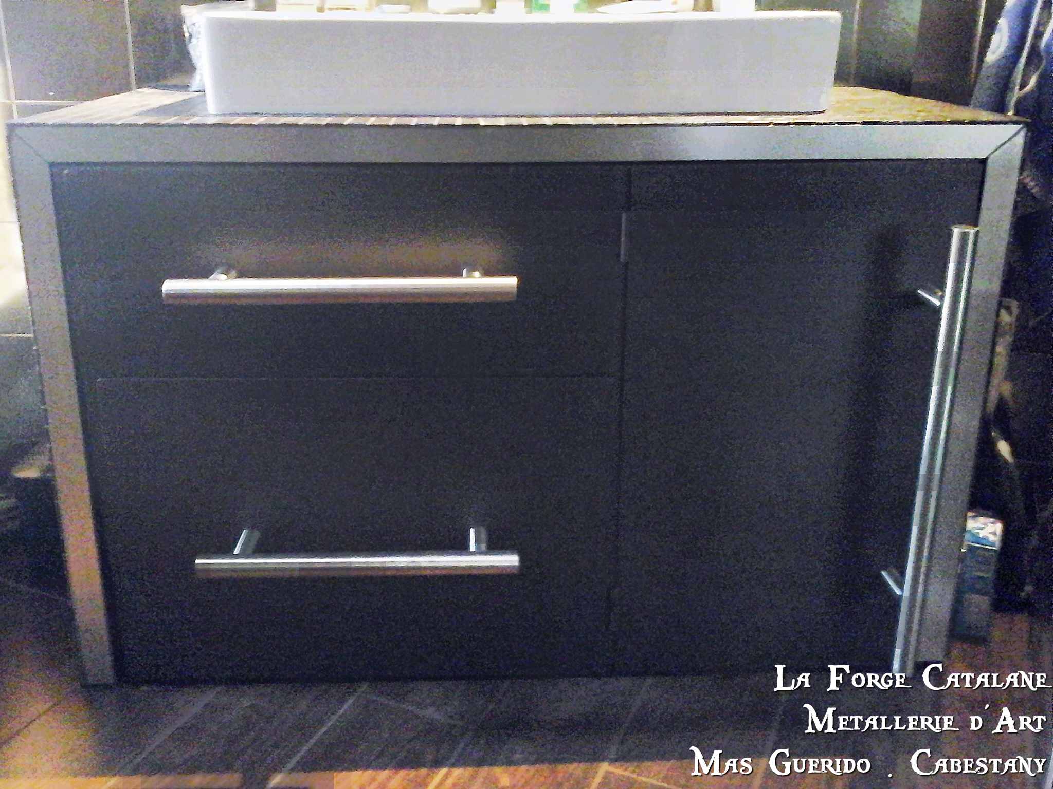 meuble ne fer poignee en inox thermolaquage forge catalane.jpg